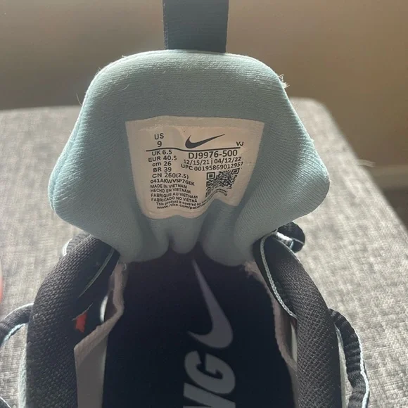 Nike Pink and Black React Escape Run - Picture 4 of 7